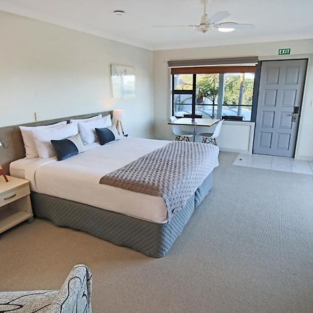 Whangaparaoa Lodge Экстерьер фото