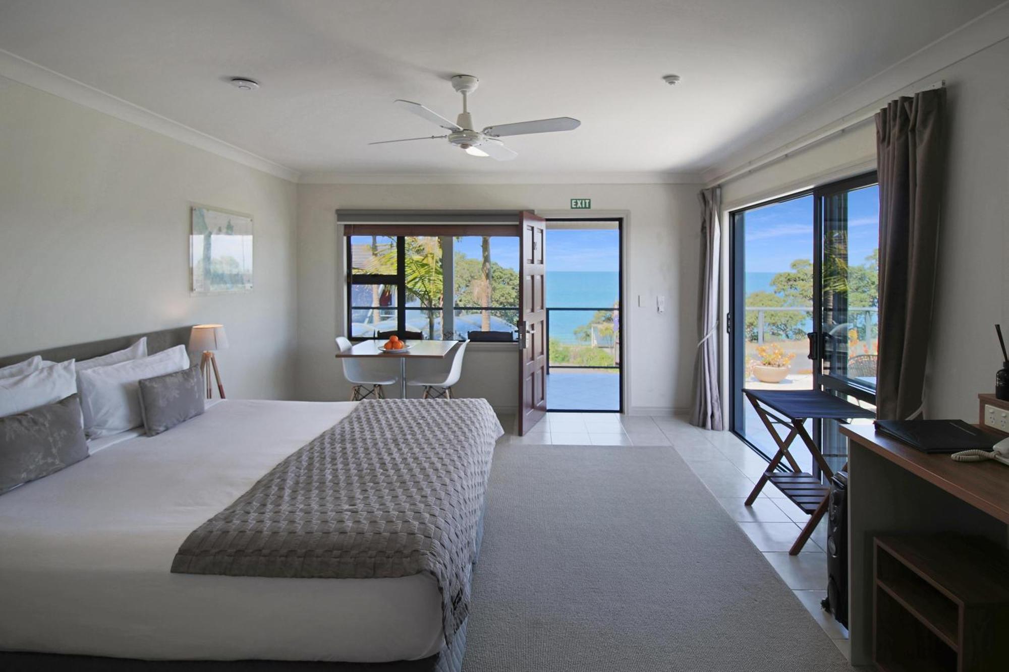 Whangaparaoa Lodge Экстерьер фото